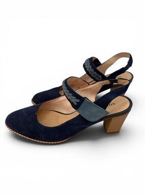 Sundance Chic Navy Suede Women's shoes size 41- however fit like a 40.